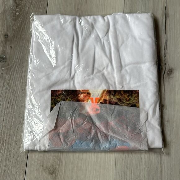 Nike Graphic Tee‎ Size S in white / blue NWT in packaging and unopened - Picture 5 of 5